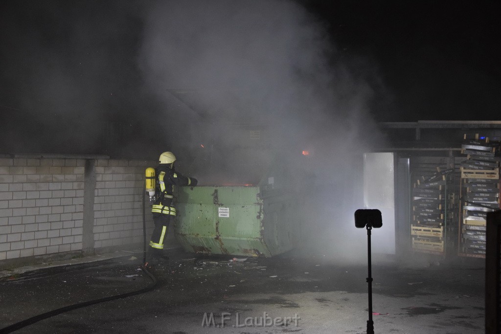 Feuer Papp Presscontainer Koeln Hoehenberg Bochumerstr P058.JPG - Miklos Laubert